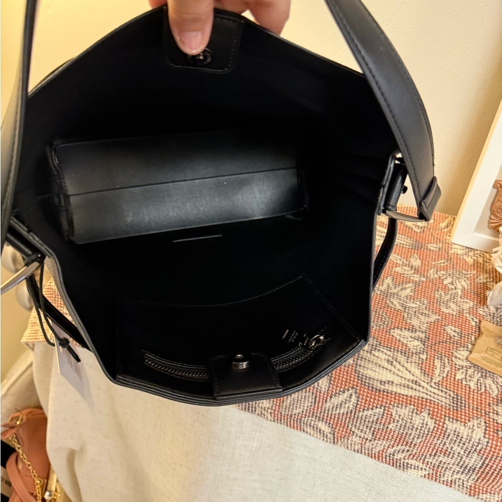 Steve Madden Sleek Black Shoulder Bag - Picture 5 of 7